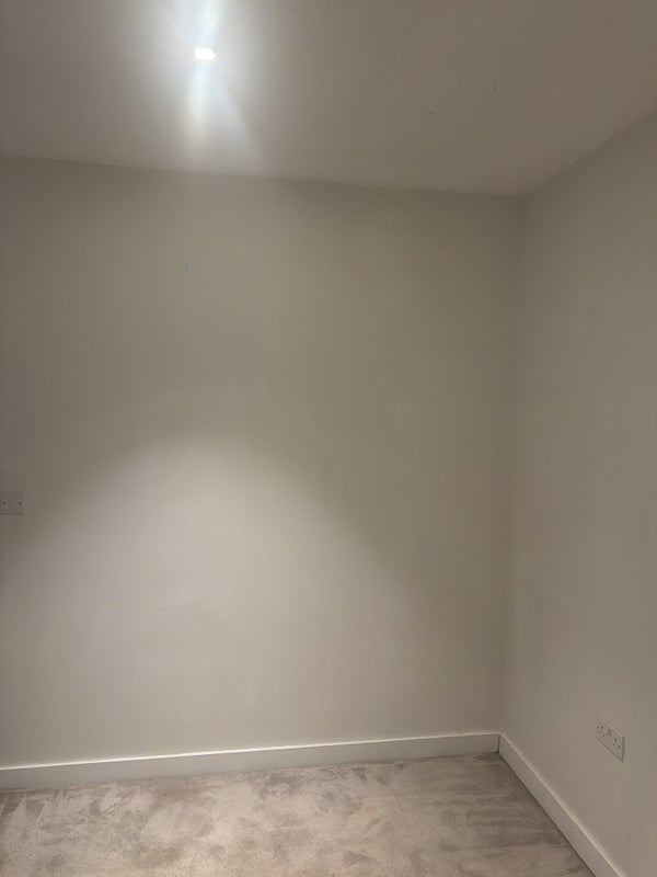 Room Schooner Road in Greater London