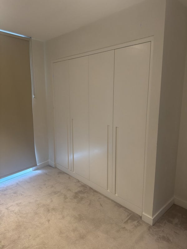 Room Schooner Road in Greater London
