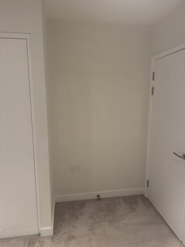 Room Schooner Road in Greater London