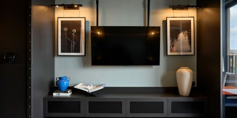 Flat Haydon Way in Greater London