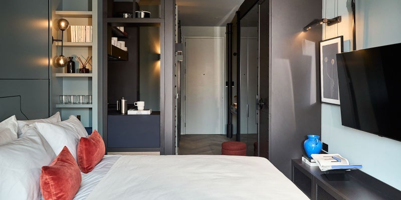 Flat Haydon Way in Greater London
