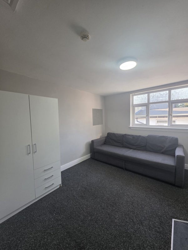 Flat Brithdir Street in Cardiff