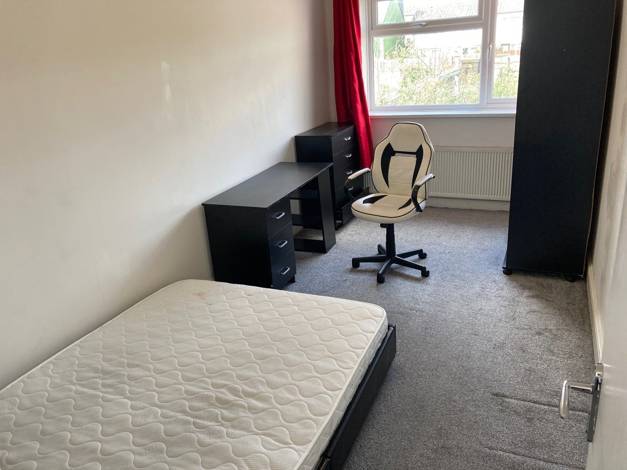 Room Keogh Road in Greater London