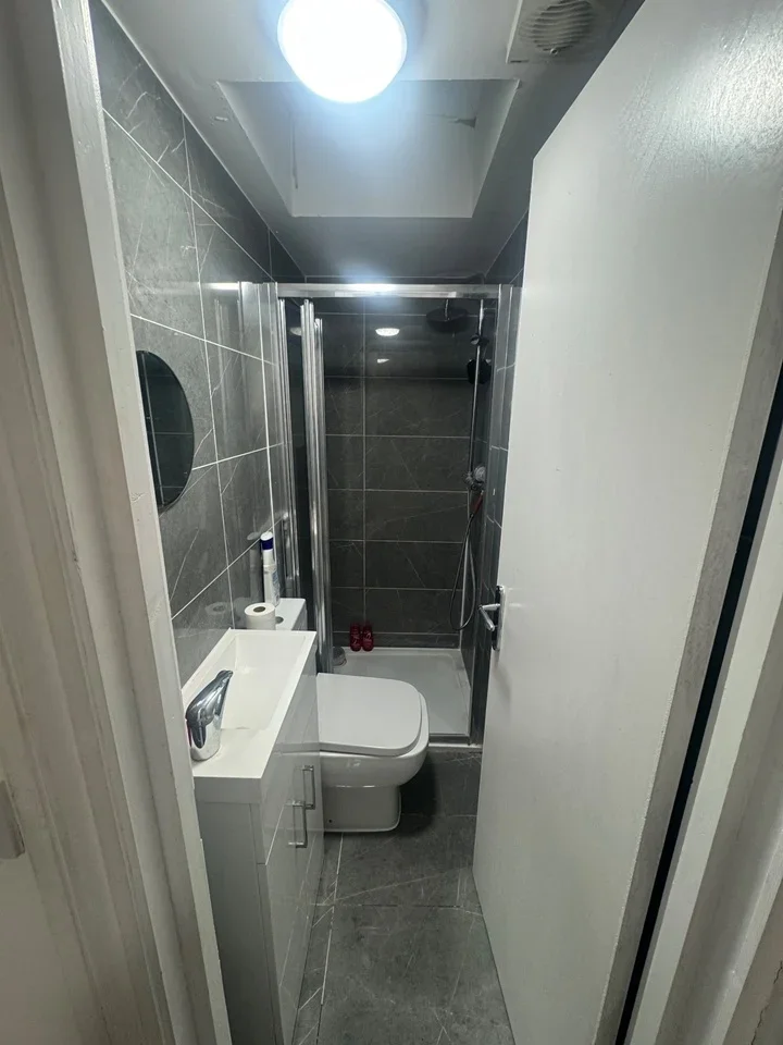 Room Keogh Road in Greater London