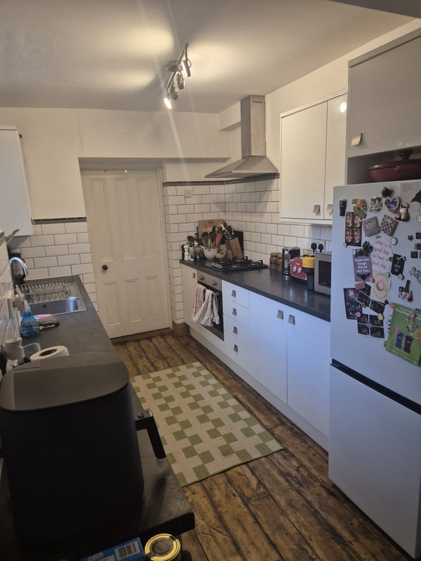 Room Collegiate Crescent in Sheffield