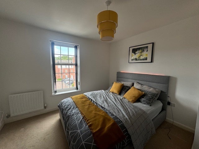 Flat Horseshoe Crescent in Walsall