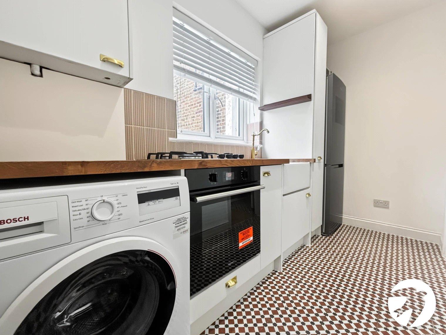 Flat Upper Abbey Road in Greater London