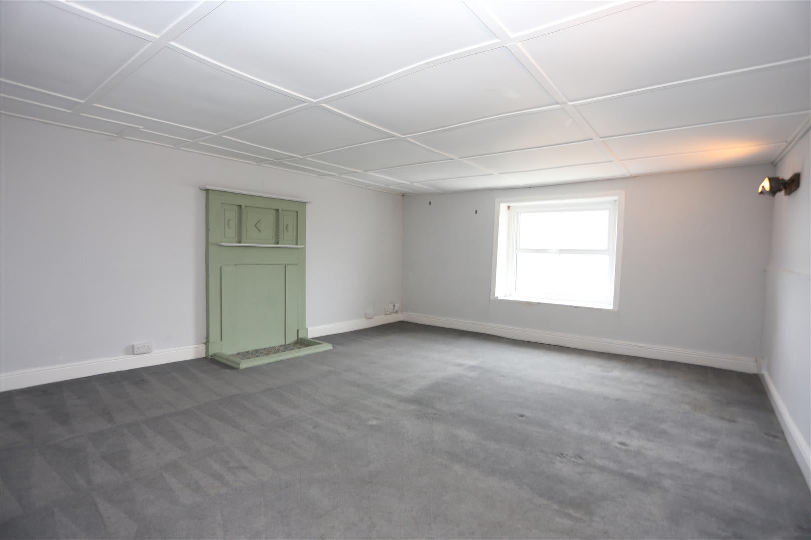 Flat Marine Parade in Worthing