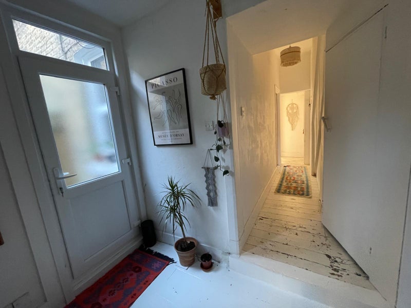 Flat Daubeney Road in Greater London