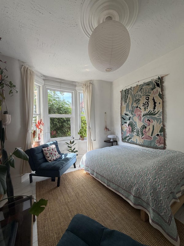 Flat Daubeney Road in Greater London