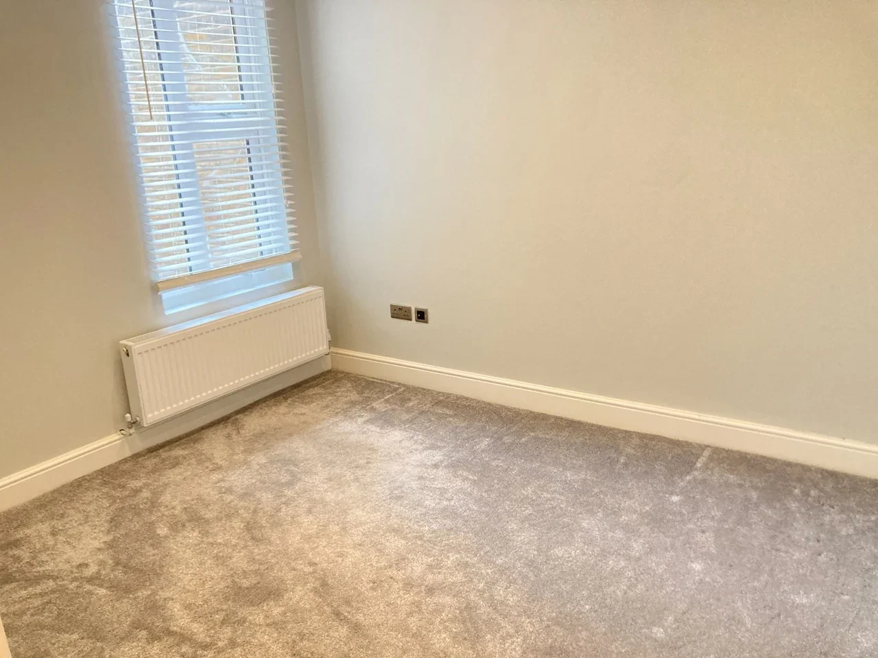 Room Northfield Avenue in Greater London