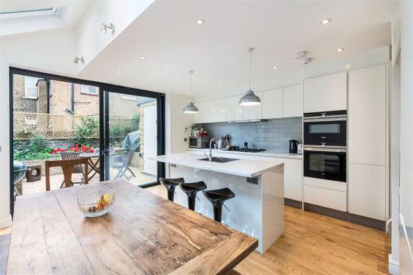 House Balfern Street in Greater London