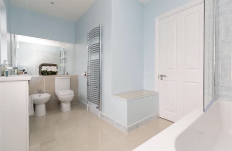 Room Avonmouth Road in Bristol