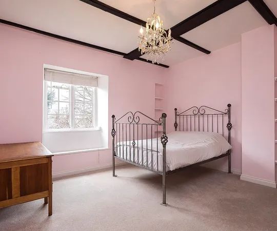 House Captain's Court in Horton