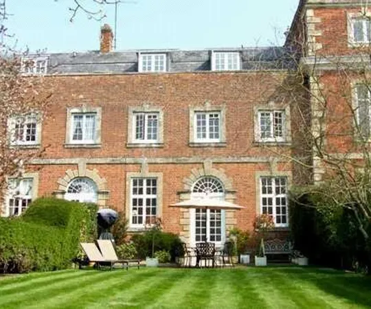 House Captain's Court in Horton