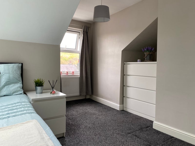 Room Back Breary Avenue in Leeds