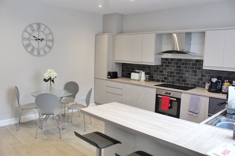 Room Back Breary Avenue in Leeds