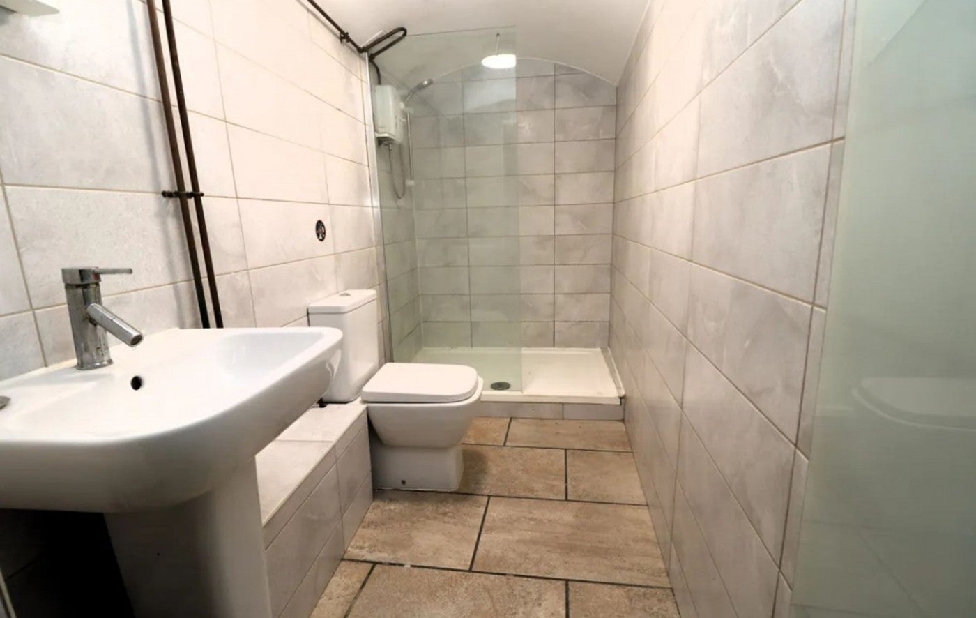 Flat Crouch Hill in Greater London