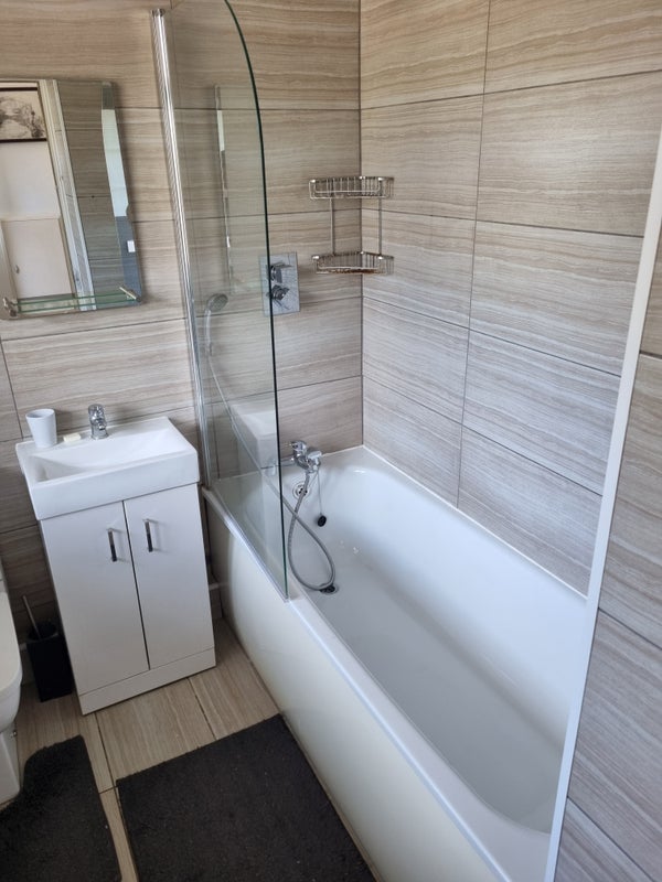 Flat Dartle Court in Greater London
