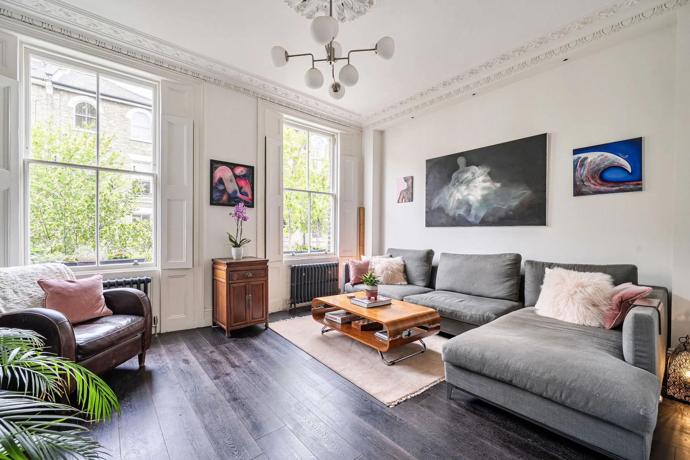 House Richmond Crescent in Greater London