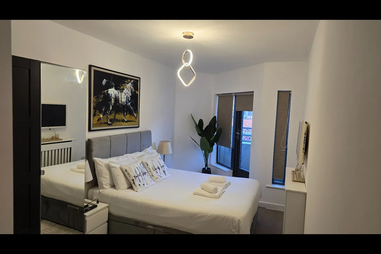 Flat Sunningdale Gardens in Greater London