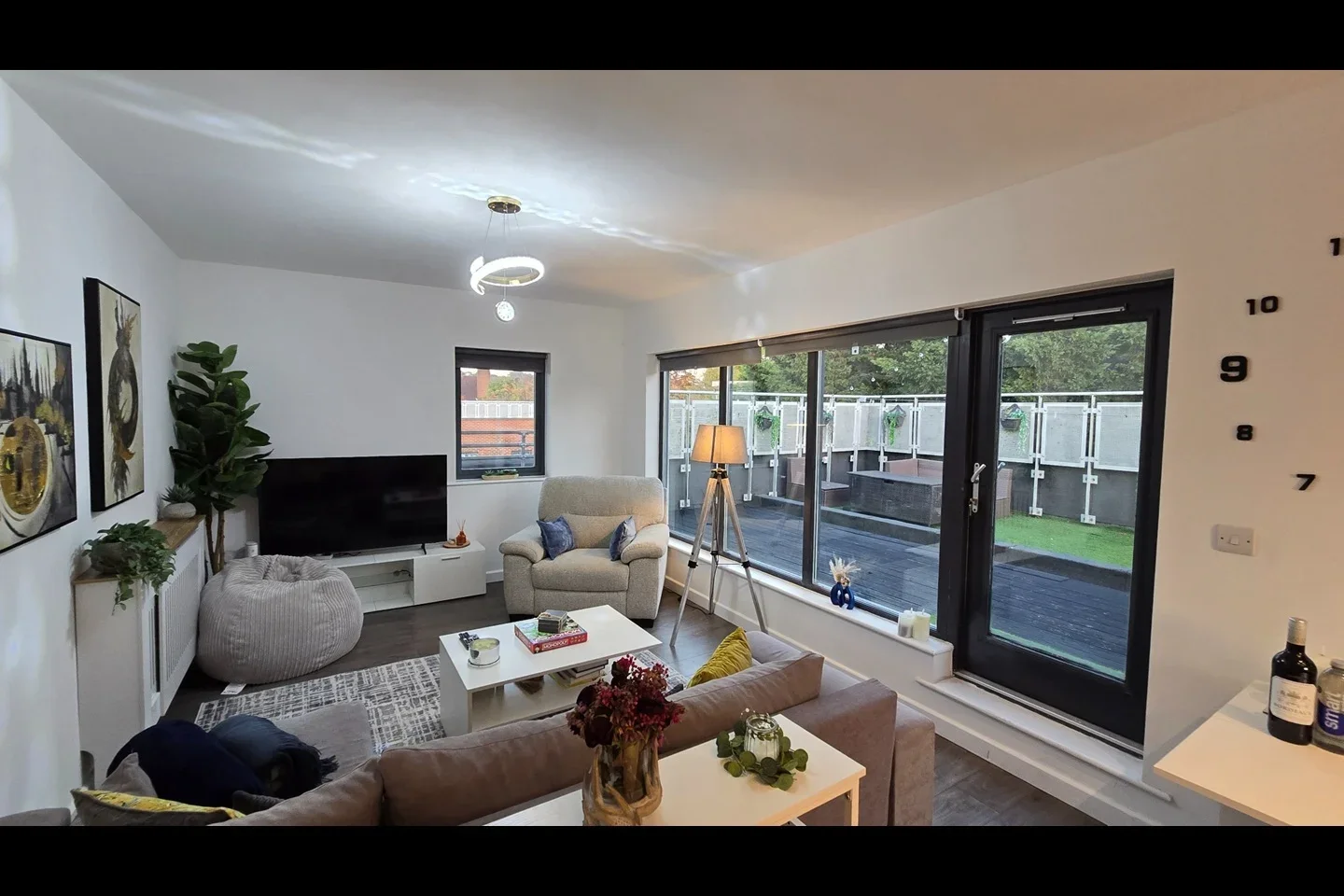 Flat Sunningdale Gardens in Greater London