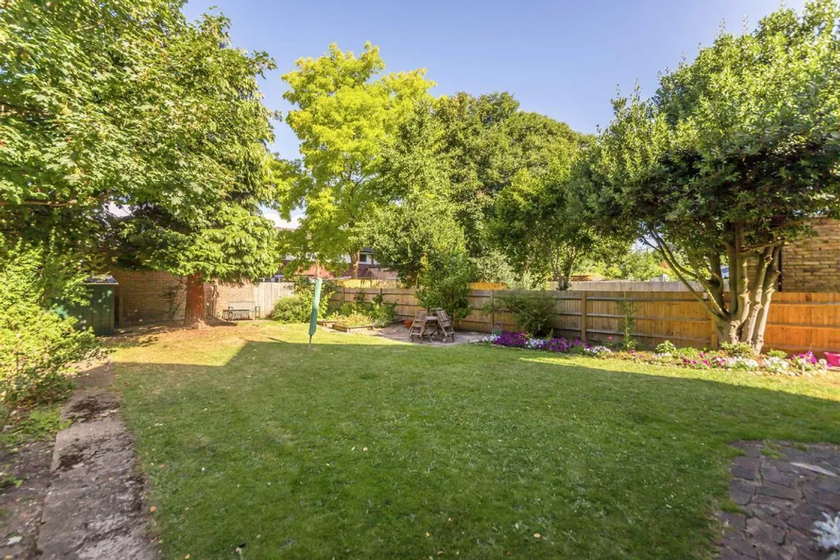 Flat Paget Close in Greater London