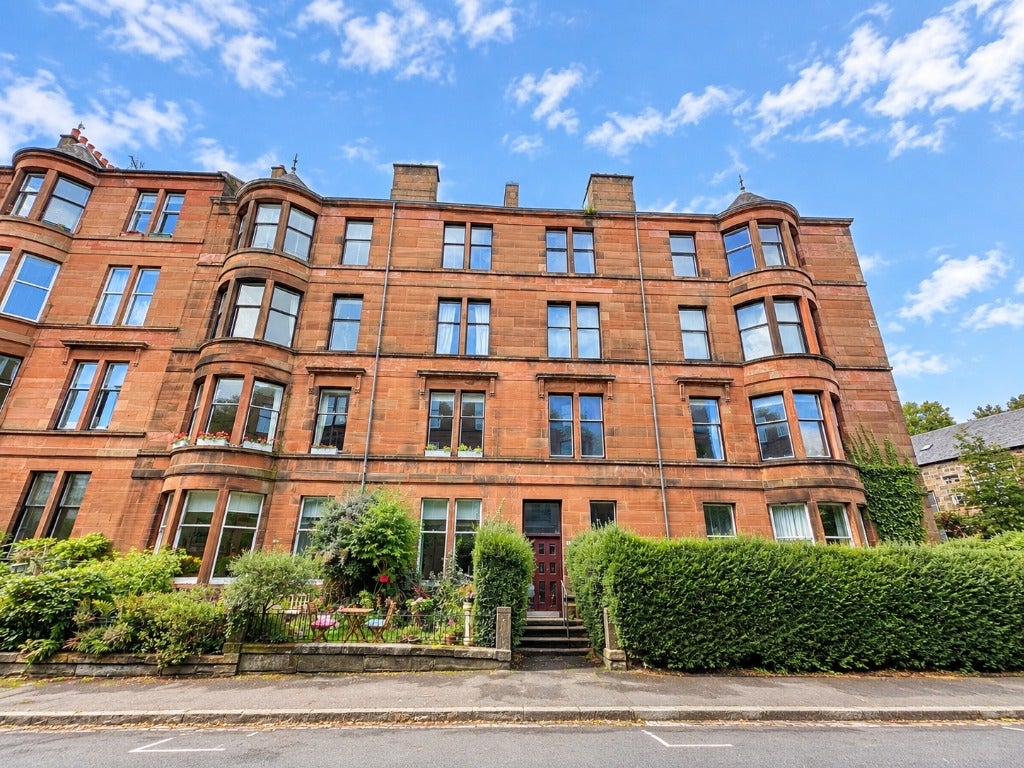 Flat Lyndhurst Gardens Lane in Glasgow