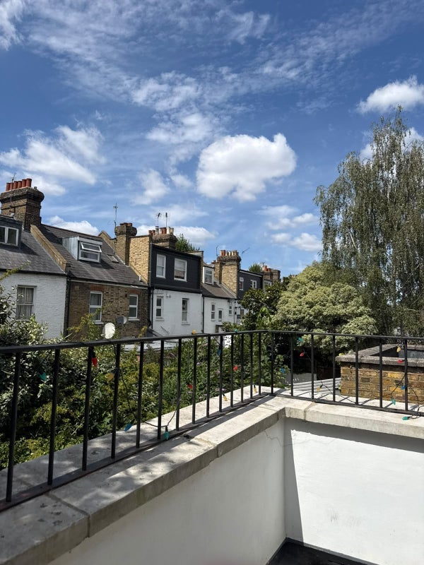 Room Ennismore Avenue in Greater London