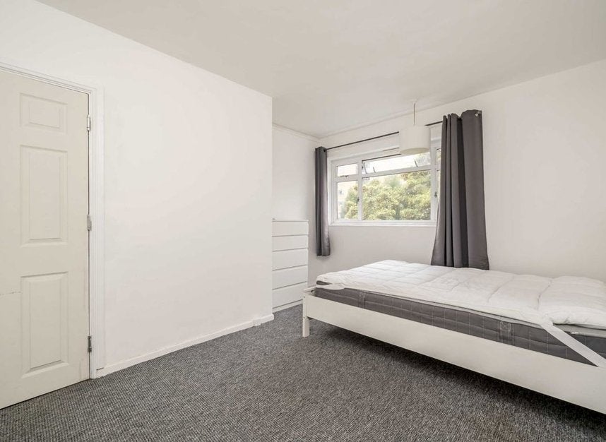 Flat Churchill Gardens Road in City of Westminster
