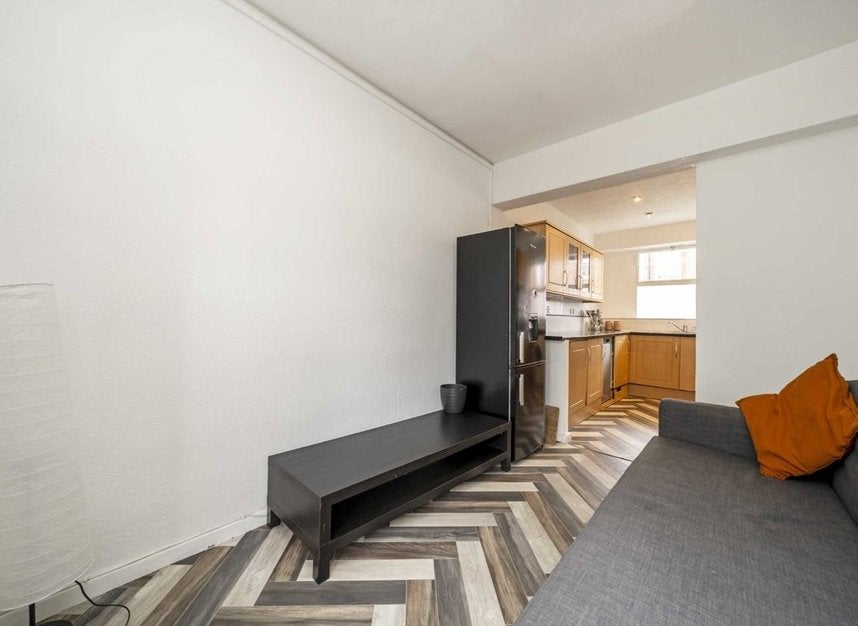 Flat Churchill Gardens Road in City of Westminster