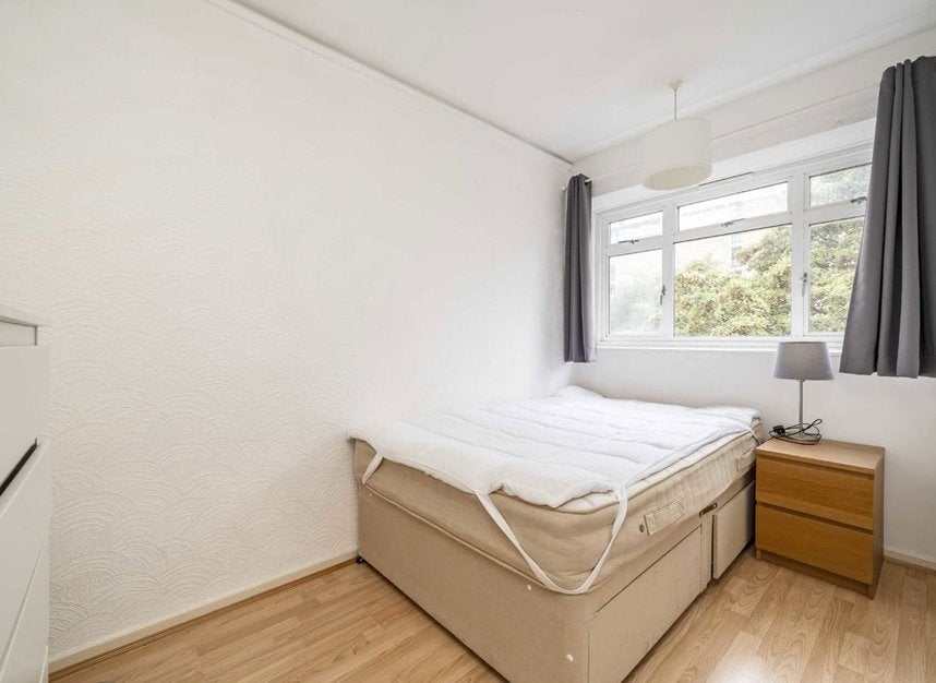Flat Churchill Gardens Road in City of Westminster