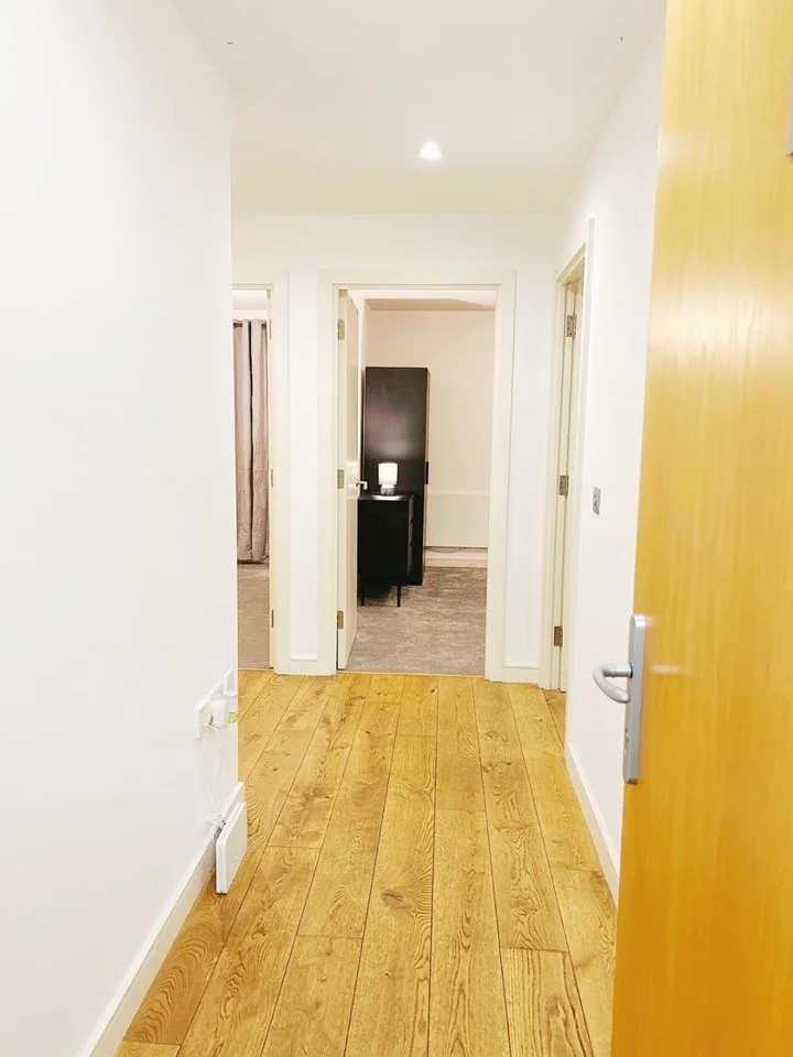 Flat Ropewalk in Greater London