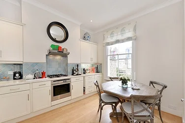 Flat Uverdale Road in Greater London