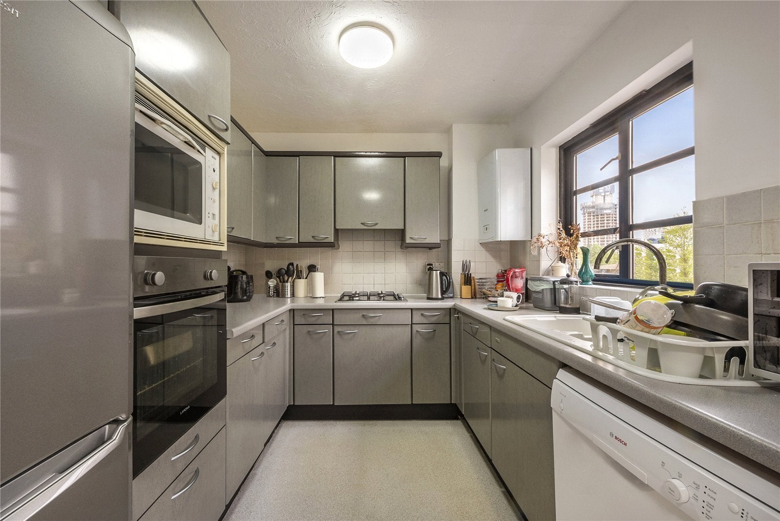 House Lovegrove Walk in Greater London