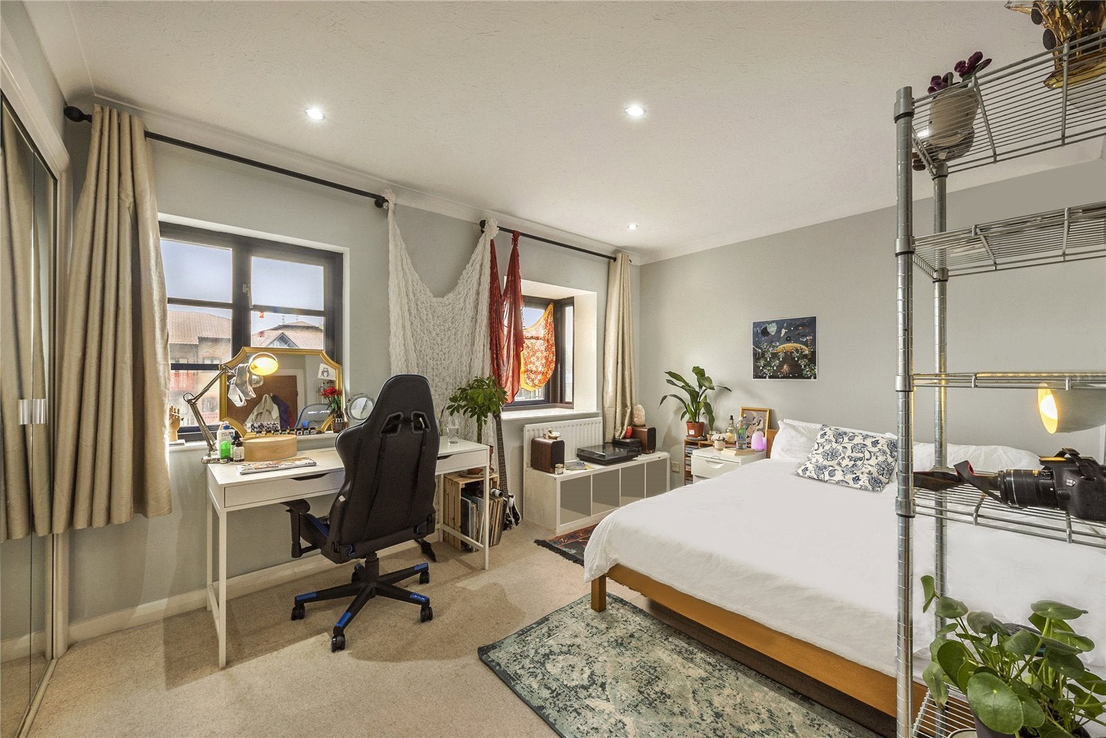 House Lovegrove Walk in Greater London