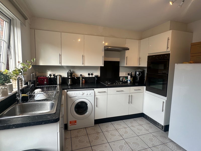 Room Pelly Road in Greater London