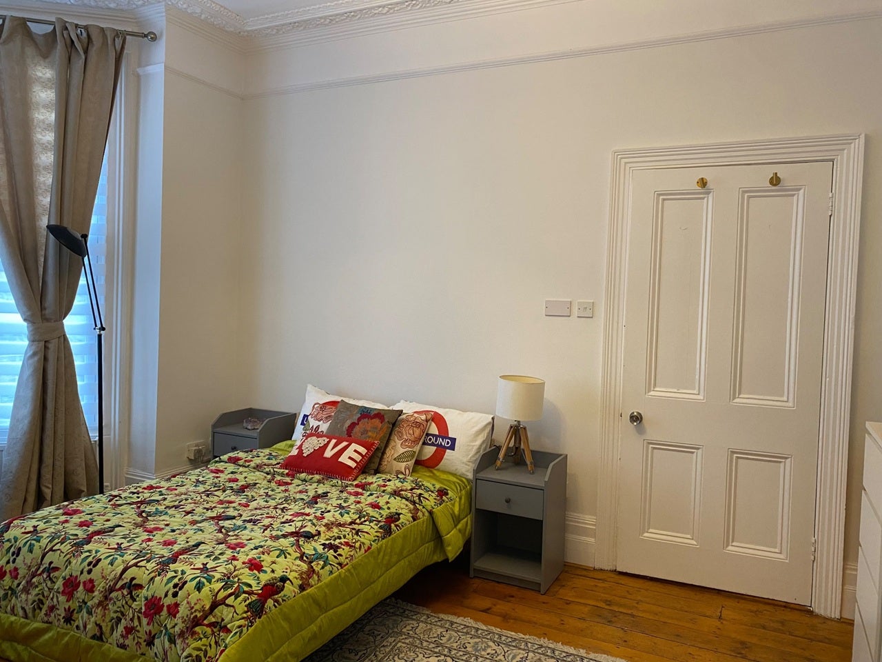 Room Gordon Road in Greater London