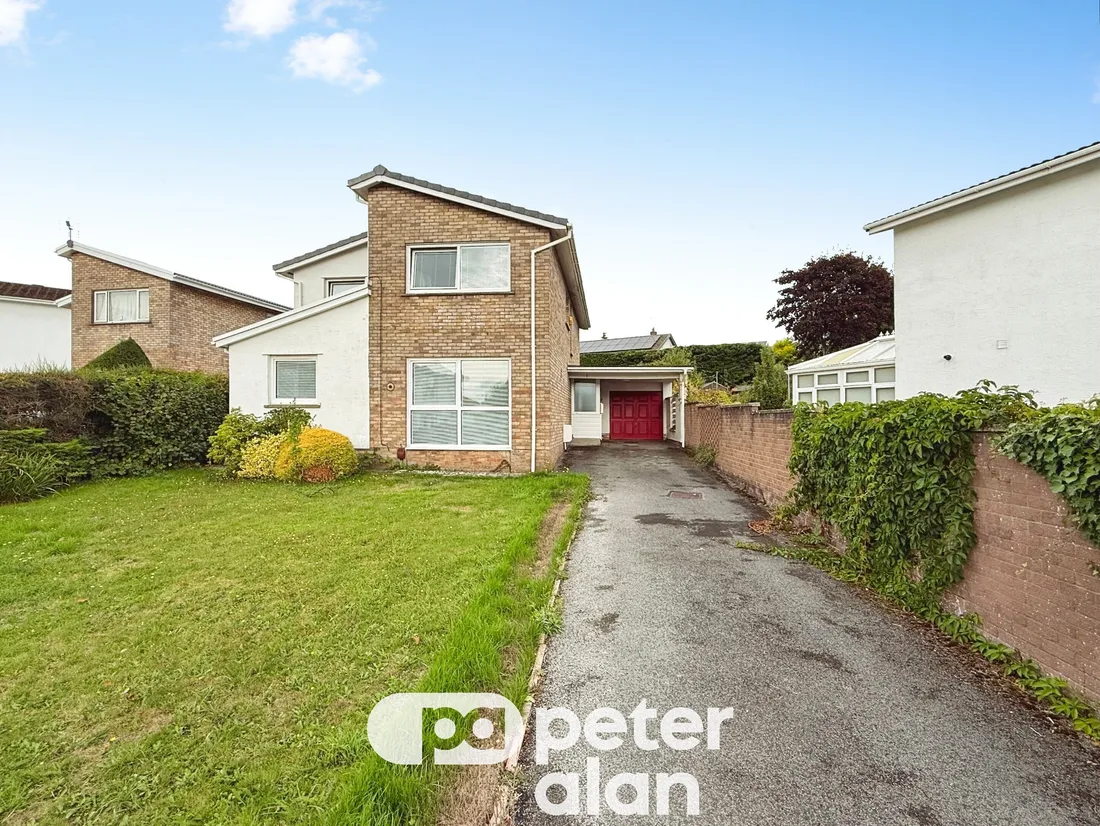 House Bessant Close in Cowbridge