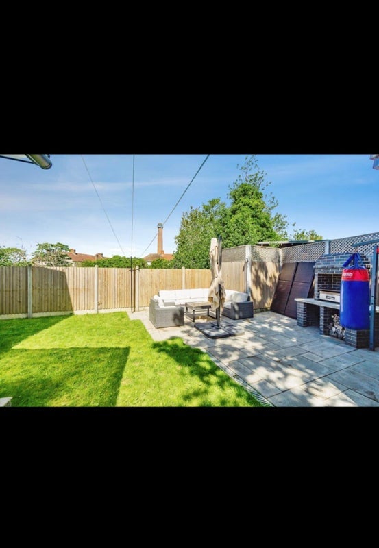 Room Martin Crescent in Greater London