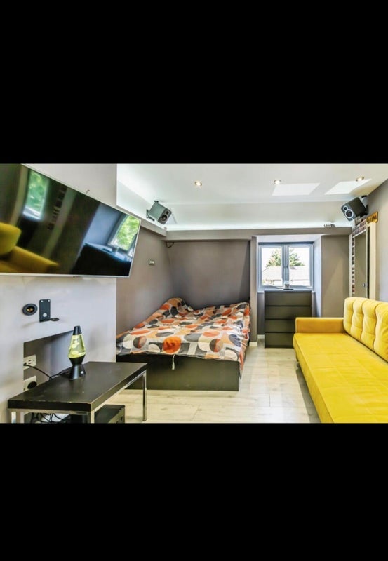 Room Martin Crescent in Greater London