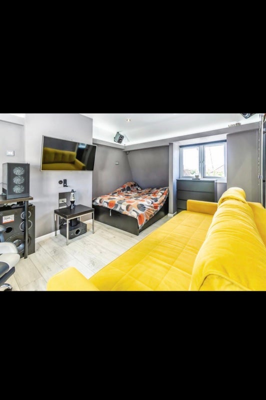 Room Martin Crescent in Greater London