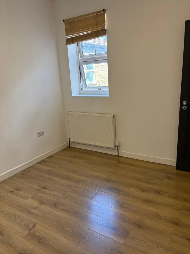 Flat Kimberley Road in Greater London