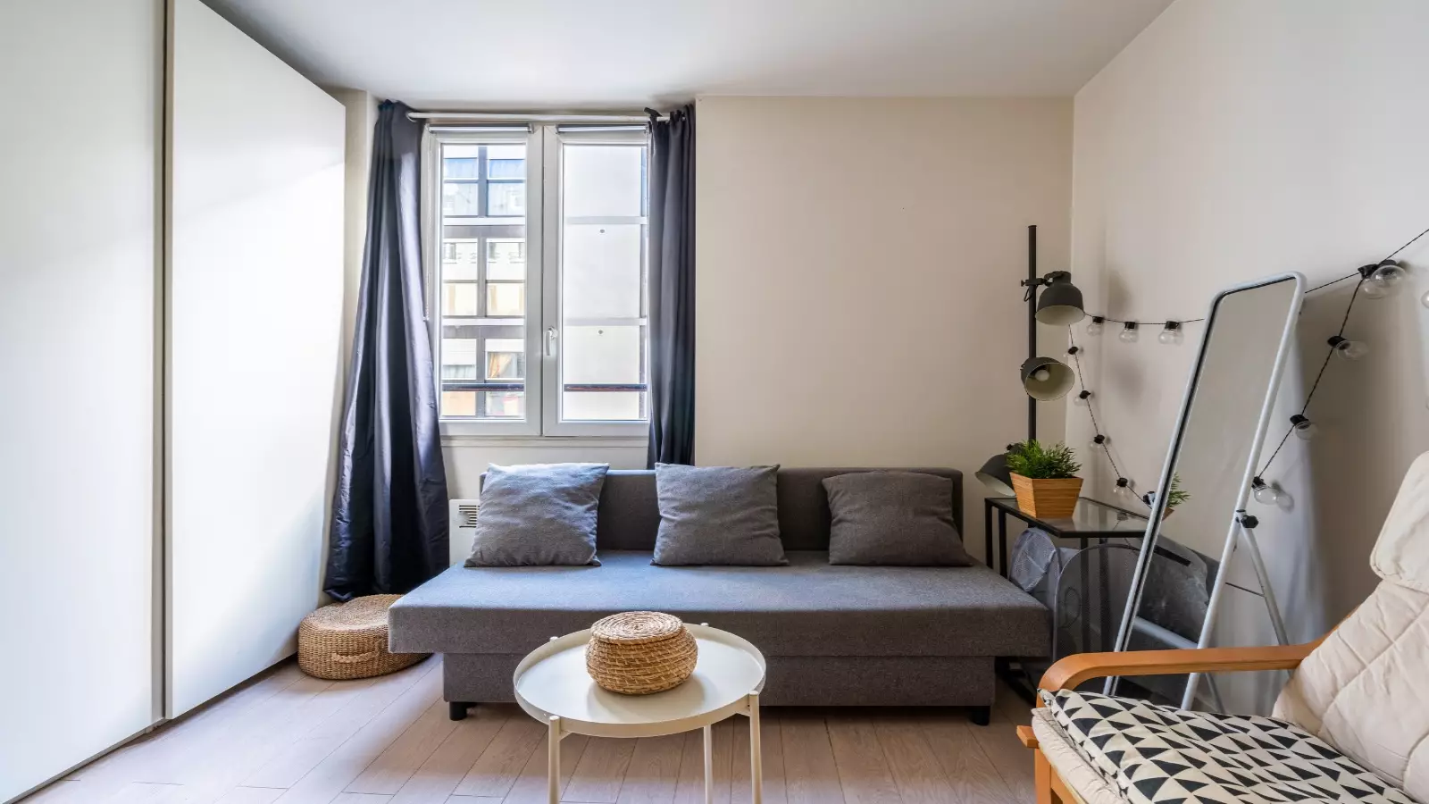 Flat Rue Jules Verne in Paris