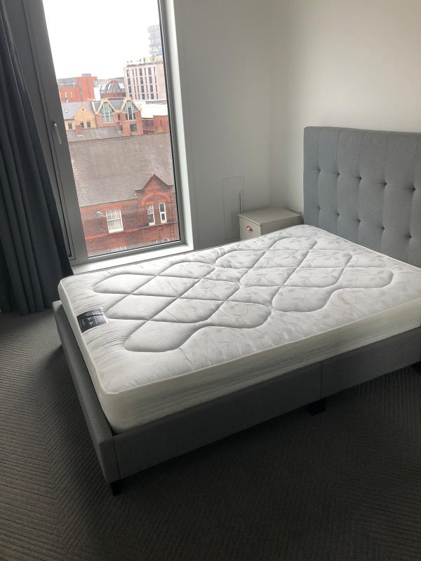 Room Oldham Road in Manchester