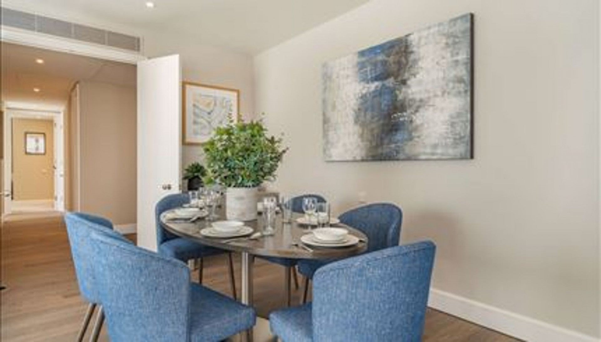 Flat Westferry Circus in Greater London