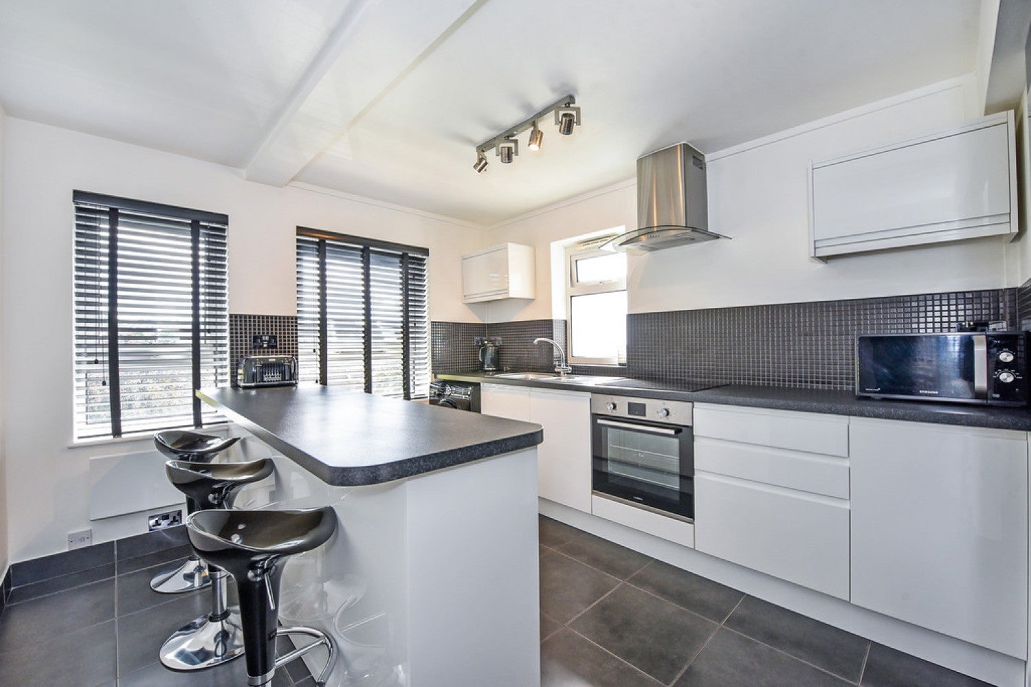 Flat Winnall Manor Road in Winchester