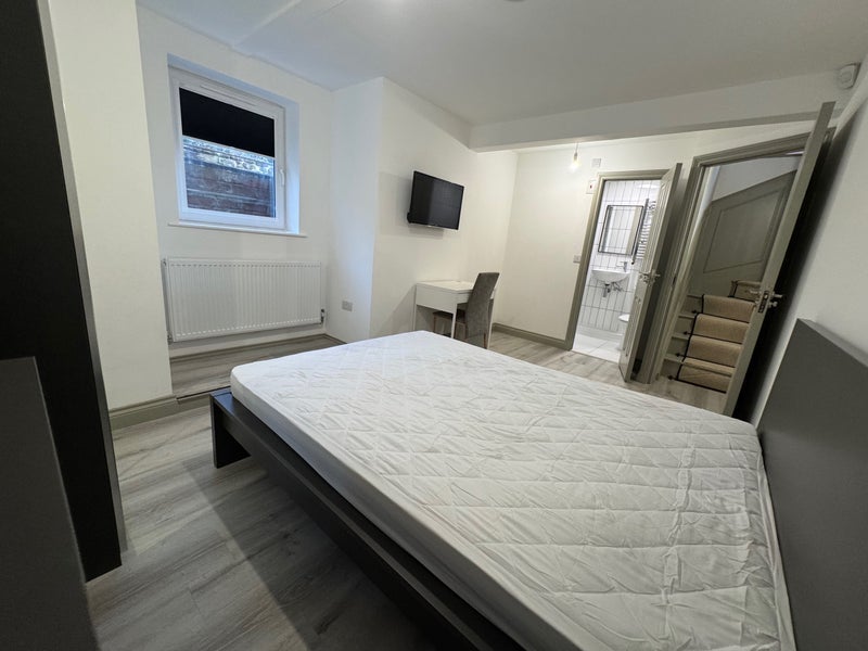 Room Spring Bank Crescent in Leeds