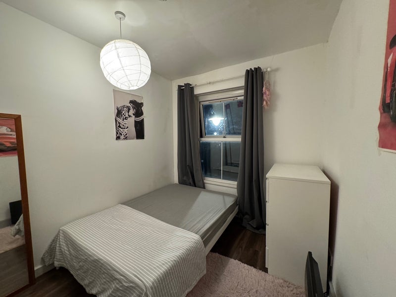 Room Grove Road in Greater London