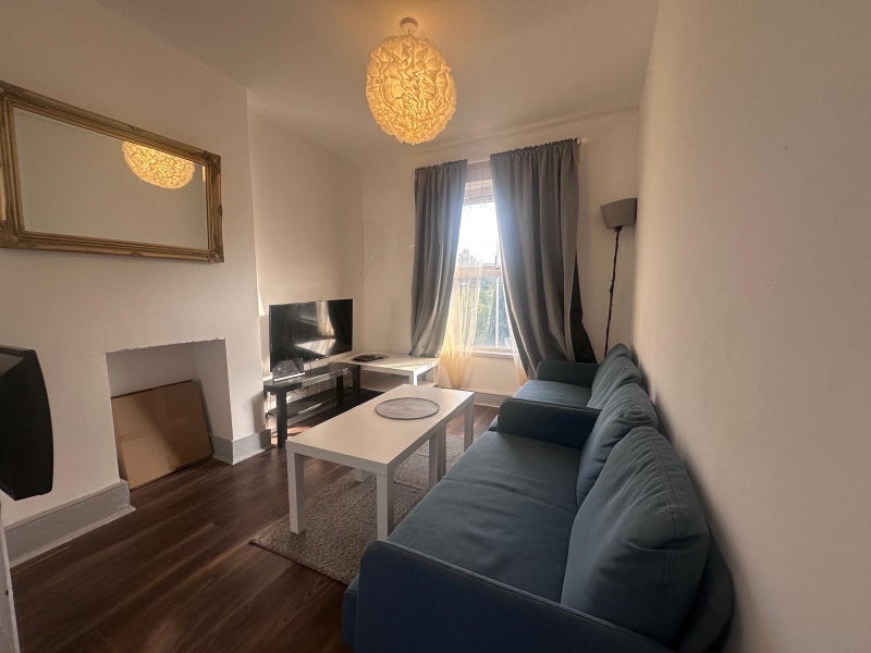 Room Grove Road in Greater London